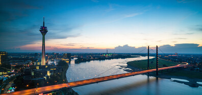 Приключения в Дюселдорф: Как се изкачва най-високият жп мост в Германия (ВИДЕО)