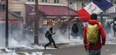 Ден 9: Сблъсъци, арести и сълзотворен газ на протестите във Франция (ВИДЕО)