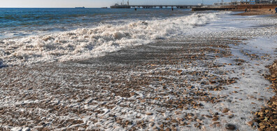 Изследват морската вода след изтичане на фекални води от хотел край Варна