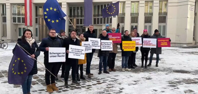 Евродепутати - с протест във Виена заради ветото за Шенген