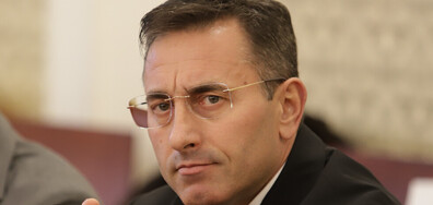 Очаква се новият особен управител на "Лукойл" Румен Спецов да бъде вписан в Търговския център