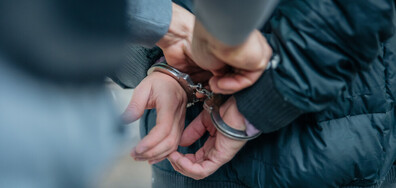 Трима задържани за имотни измами в Русе, сред тях има и полицай