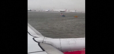 Летището в Дубай е под вода, отменени са полетите от и до България (ВИДЕО)