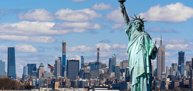 Вижте как трус в Ню Йорк разклаща Статуята на свободата (ВИДЕО)