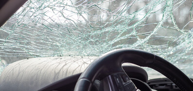 Шофьор се вряза в паркиран автомобил във Врачанско