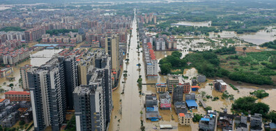 Червен код за бури в китайска провинция, евакуирани са 110 000 жители (ВИДЕО)