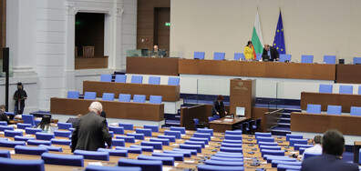 От втори опит: Парламентът събра кворум и депутатите започнаха работа