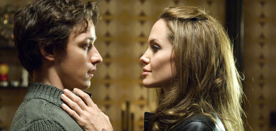 Анджелина Джоли и Джеймс Макавой са убийци със свръхестествени способности в "Неуловим"