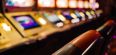 Окончателна забрана: Депутатите одобриха спирането на хазартните реклами (ОБЗОР)