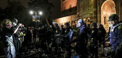 След дни на протести: Полицията щурмува Калифорнийския университет