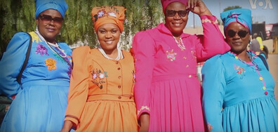 Викторианските рокли: Новата мания в модата в Намибия (ВИДЕО)