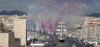 Пред 150 000 души: Олимпийският огън пристигна в Марсилия