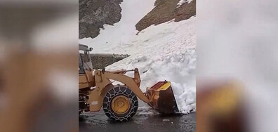 Над 4 метра сняг разчистват от Трансфъгърашкото шосе в Румъния (ВИДЕО)