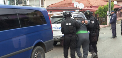 Петима задържани при акция срещу купения вот в Бургас (СНИМКИ)