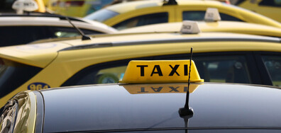 Таксита ще обикалят Столична община в знак на протест срещу закриването на стоянки
