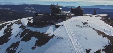 Високо в планината: Станцията „Снежка”, която събира данни за времето вече 140 години (ВИДЕО)