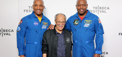 След 60 години чакане: Първият афроамериканец, кандидат за астронавт, излетя в Космоса (ВИДЕО+СНИМКИ)