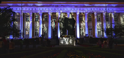 По случай 24 май: Светлинно шоу на фасадата на Националната библиотека (ВИДЕО)