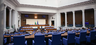 Неделя следобед: Депутатите се събират на извънредно заседание