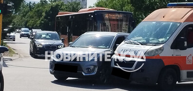 Линейка и кола се удариха в София (ВИДЕО+СНИМКИ)
