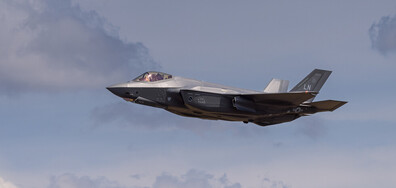 Пилотът на F-35 прекарал 50-минутен разговор с инженери преди катастрофата в Аляска (ВИДЕО)
