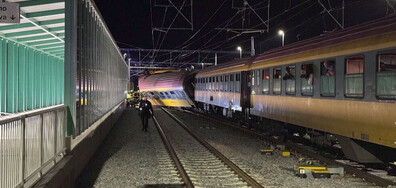Два влака се сблъскаха в Чехия, има жертви и ранени (ВИДЕО)