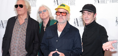 R.E.M. отново на сцена за първи път от 2007 г. (СНИМКИ)