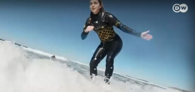 Коя е сърфистката без зрение, която печели два златни медала