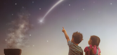Нова детска книга дава отговори какво има при звездите и дали хората достигат до тях