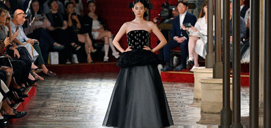 "Шанел" представи колекцията си висша мода в Парижката опера (ВИДЕО)