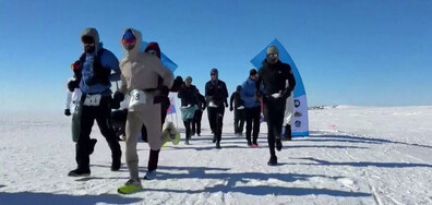 При -25°C: Ентусиасти бягаха в леден маратон (ВИДЕО)