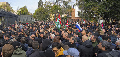 Протестиращи в Абхазия превзеха сградите на парламента, президентството и правителството