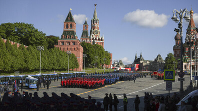 Путин изнася реч на Червения площад в Москва по случай Деня на победата