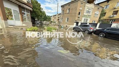 Проливен дъжд наводни улици в Пазарджик