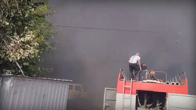 Голям пожар край Пазарджик – полицията призова жителите да използват мокри маски (ВИДЕО)