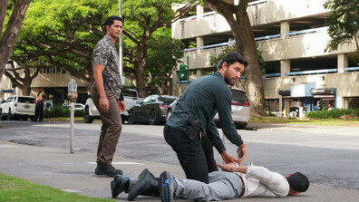 Дезертьор от флота се превръща в добрия самарянин във „Военни престъпления: Хавай"