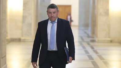 Изслушват шефа на ДАНС за последиците от санкциите над активите на "Лукойл"