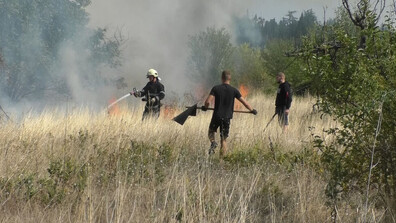 Пожар бушува край Самарското знаме в Стара Загора