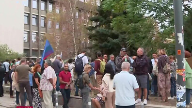 Протест пред централата на „ДПС-Ново начало”