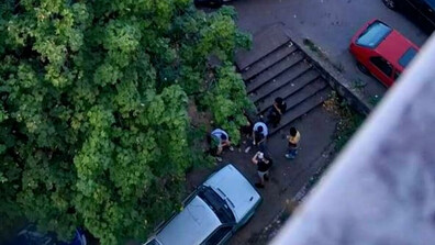 Жилищен блок в Монтана се превърна в сметище – живеещите обвиняват ученици