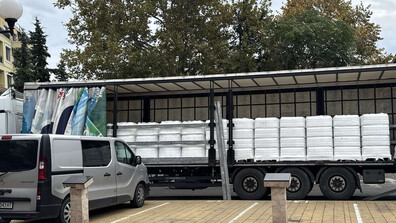 Първият тир с питейна вода от държавния резерв пристигна в Свети Влас