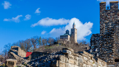 Мъж падна от скала в крепостта „Царевец”
