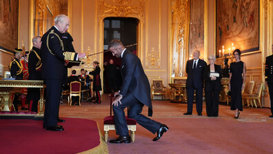 Дейвид Бекъм получи рицарското си звание от крал Чарлз III