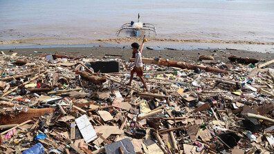 Извънредно положение във Филипините, след като тайфунът „Калмаеги” уби най-малко 140 души (ВИДЕО+СНИМКИ)