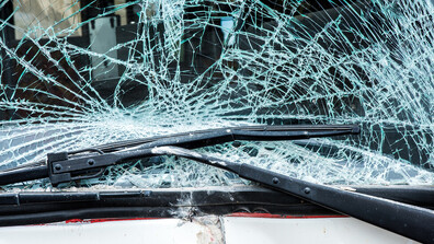 Шофьор пострада тежко при удар между кола и тир на Прохода на републиката