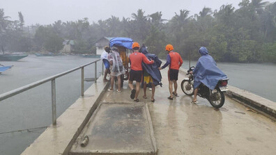 Масова евакуация във Филипините заради супертайфуна Фунуон