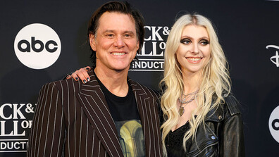 Джим Кери и Тейлър Момсен се събраха отново 25 години след „Гринч“