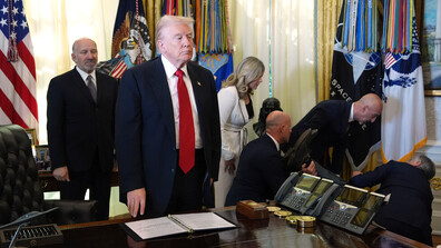 Тръмп: САЩ ще бъдат изправени пред икономическа катастрофа, ако съдът отмени митата