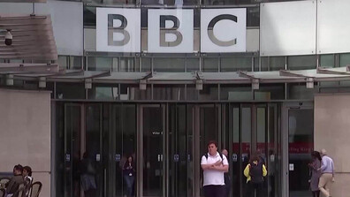 Скандал и оставки в Би Би Си: Тръмп заплаши, че ще съди медията за 1 милиард долара