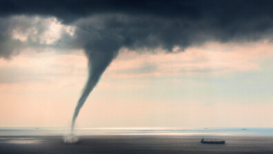 Торнадо и порои наводниха Турция (ВИДЕО)